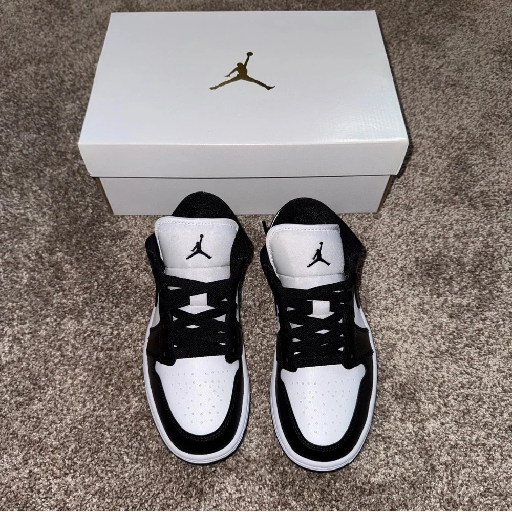 New Size 5 Nike Air Jordan 1 Low Sneakers Black White